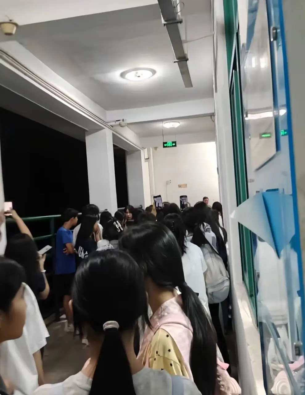 《梅州市职业技术学院女厕产双胞胎天崩开局》绝版高清影像-无删减原版直出-《梅州市职业技术学院女厕产双胞胎天崩开局》无广告纯净版在线观看