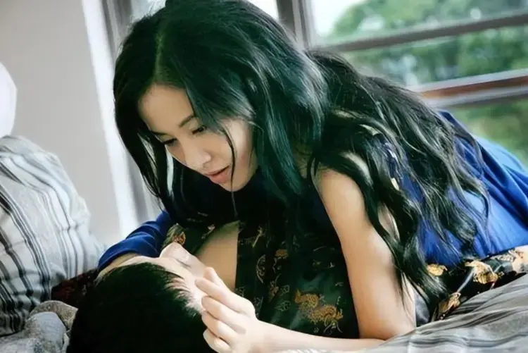 《嫂嫂情事》完整版高清免费观看-韩国伦理电影《嫂嫂情事》未删减在线播放-1080P超清画质无广告