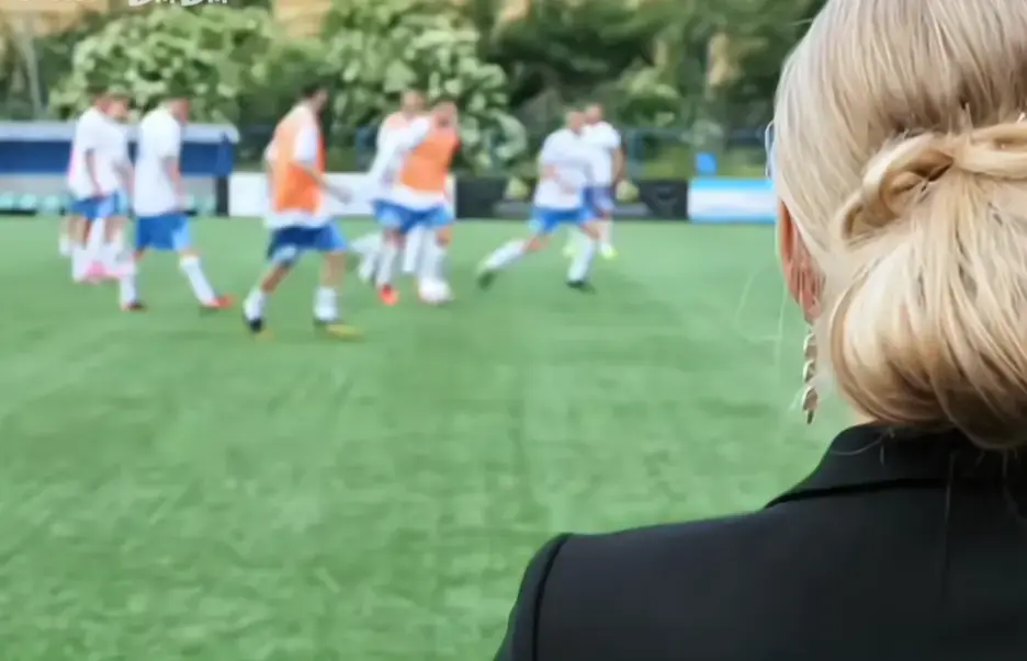 《footballersmoms》1080P高清完整版免费观看-法国喜剧《足球队的女老板们》无删减在线-足球女老板电影全集
